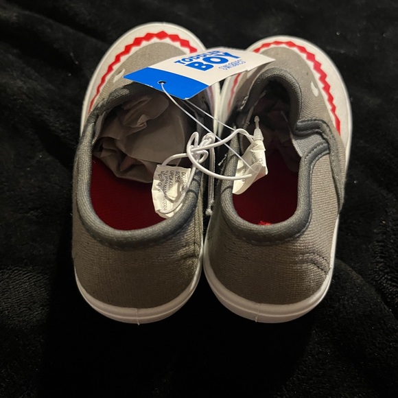 Swiggles Toddler Boy Shark slip on shoes size 5 - Picture 3 of 5